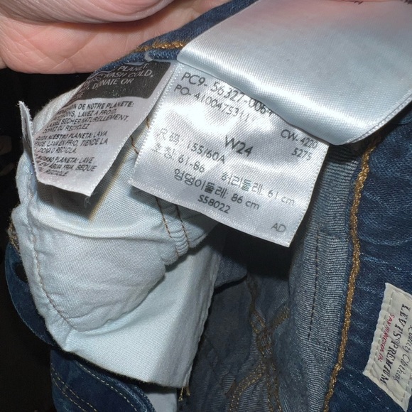 501 Levi shorts - Picture 2 of 3